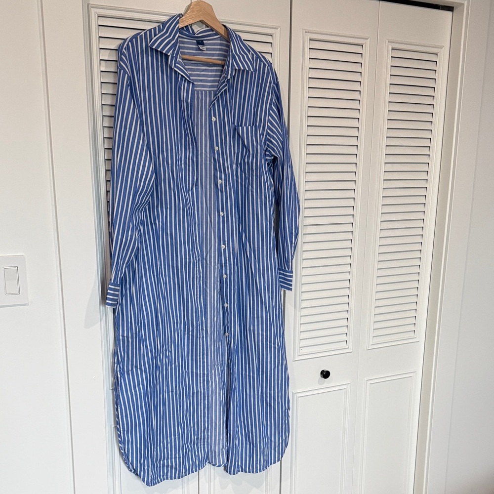 Old Navy Blue and White Striped Shirt Dress 100% cotton with pockets